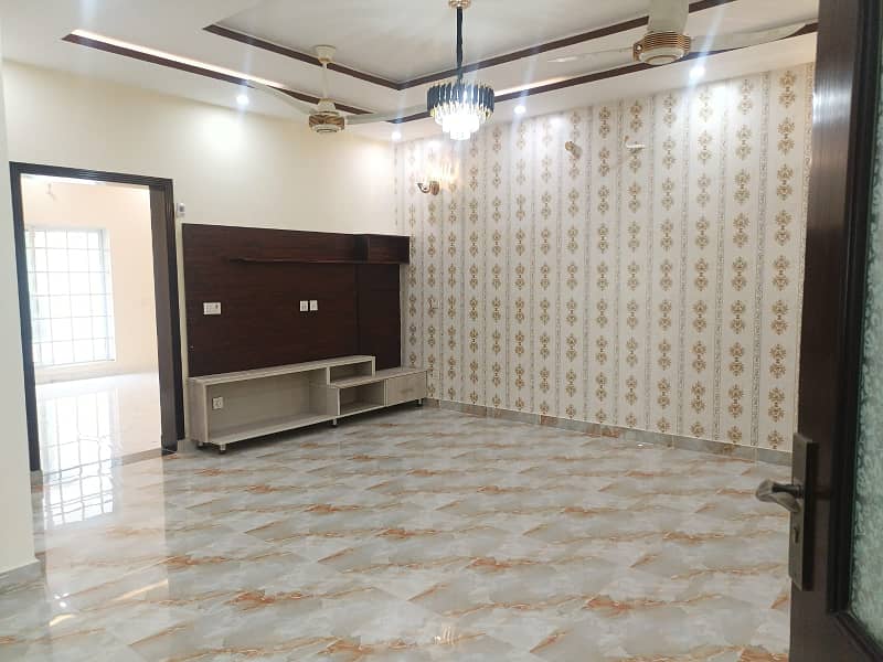 10 Marla Lavish House Available For Rent In Bahria Town Lahore. 1
