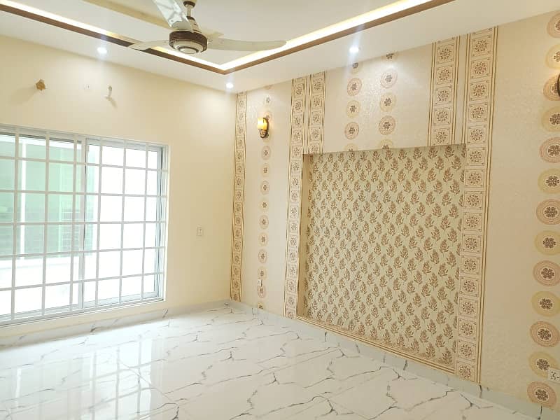 10 Marla Lavish House Available For Rent In Bahria Town Lahore. 2