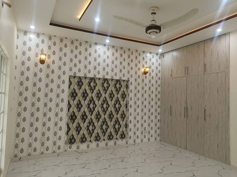 10 Marla Lavish House Available For Rent In Bahria Town Lahore. 7