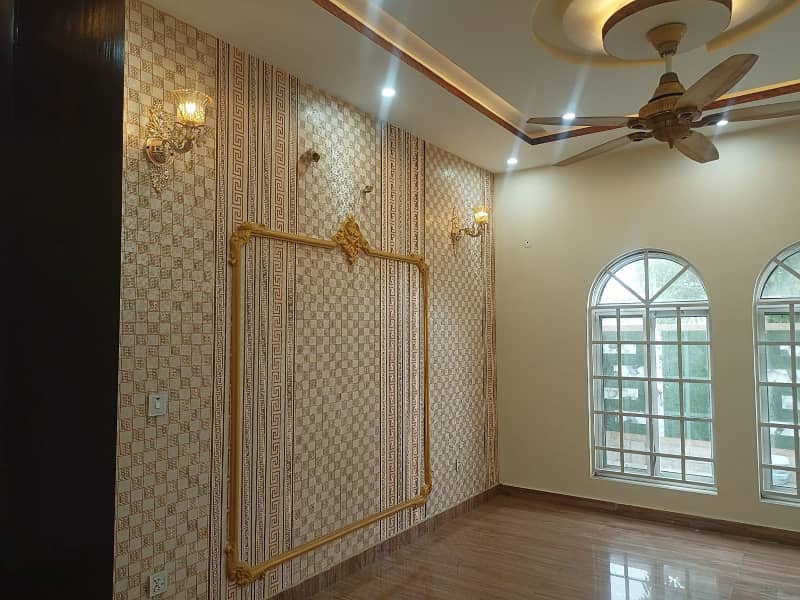 10 Marla Lavish House Available For Rent In Bahria Town Lahore. 9