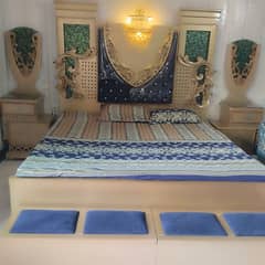 10 by 10 condition!! original wooded king bed.