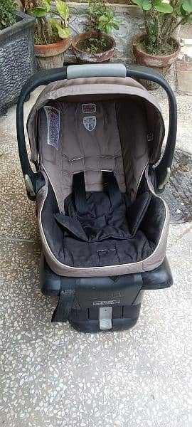 Britax Infant Carseat with Base 0