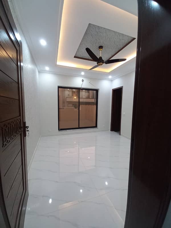 10 Marla Brand New House for Sale Green City 5