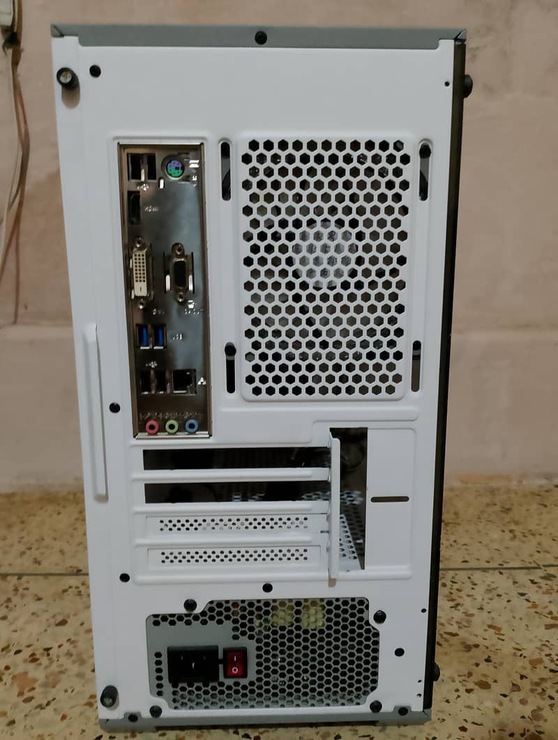 Urgent Sell Core i7 4th generation Gaming PC And LCD 60 Hz Borderless 2