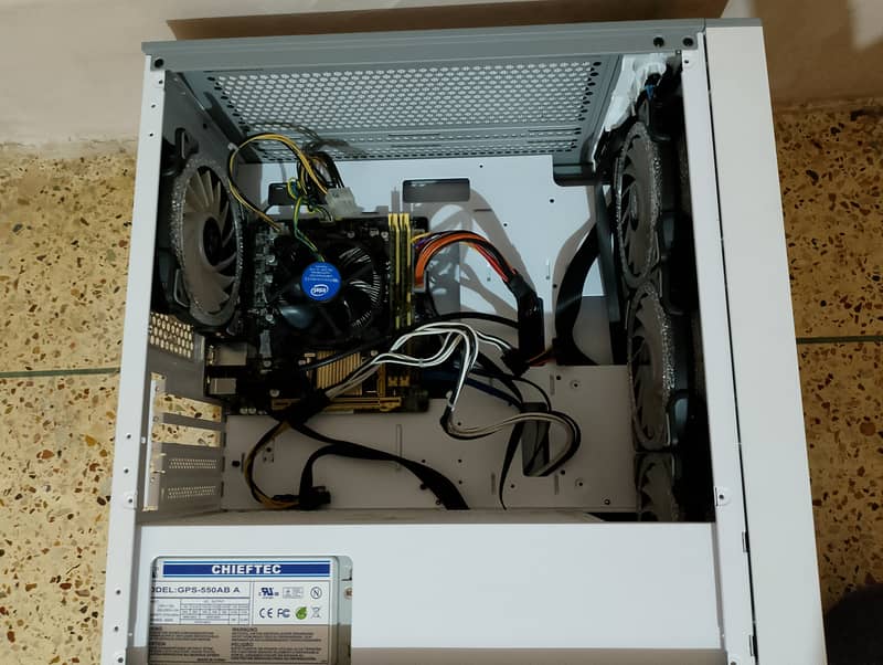Urgent Sell Core i7 4th generation Gaming PC And LCD 60 Hz Borderless 3