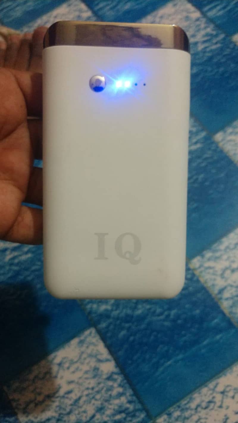 IQ Power bank & Samsung A8s Earbuds 0