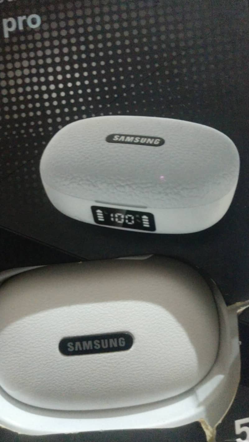 IQ Power bank & Samsung A8s Earbuds 7