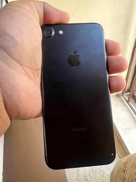 iphone 7 9/10 condition best for non pta users. 1