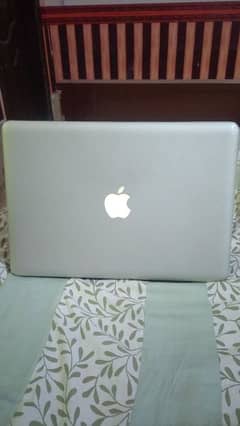 Apple macbook pro 2012  10/10 condition not any single fault in it 0