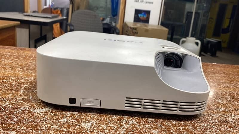 Multimedia projector New and used 7