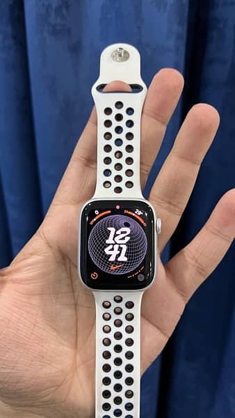 Apple watch series 8 100% Battery Health 1