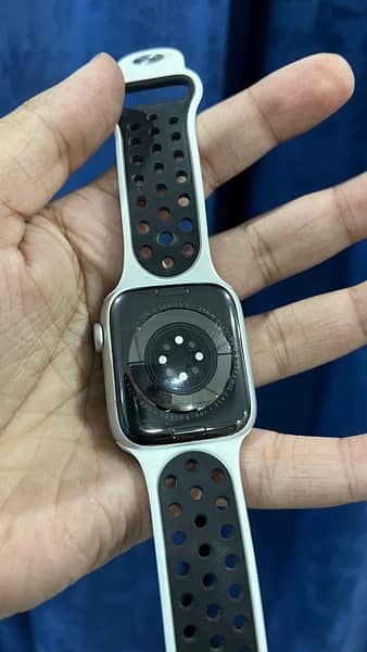 Apple watch series 8 100% Battery Health 4