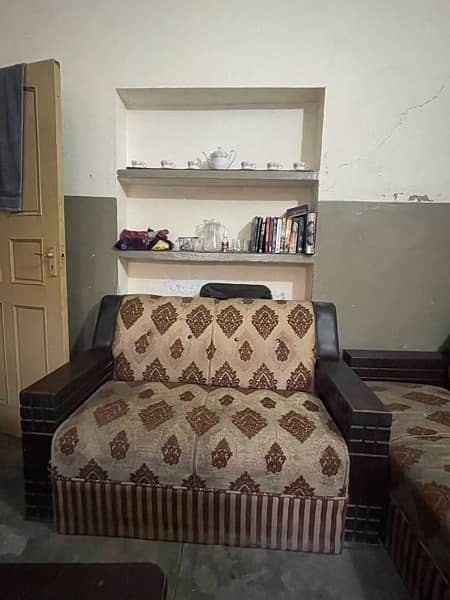 7 SEATER SOFA NEAT CONDITION 0