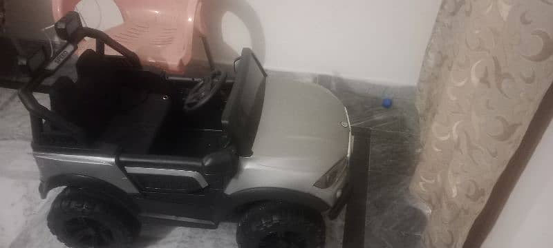 KIDS ELECTRIC 2 x SEATER JEEP 1