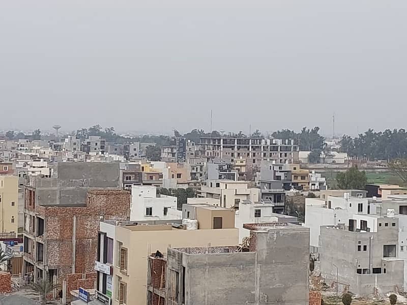 5 MARLA COMMERCIAL CORNER PLOT WITH POSSESSION MAIN 80 FEET ROAD WITH 30 FEET PARKING IN AL KABIR TOWN PHASE 2 CLOCK A 7