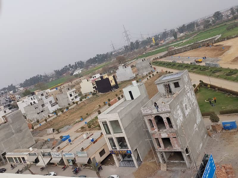 5 MARLA COMMERCIAL CORNER PLOT WITH POSSESSION MAIN 80 FEET ROAD WITH 30 FEET PARKING IN AL KABIR TOWN PHASE 2 CLOCK A 8