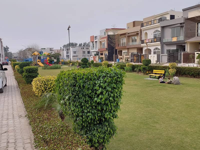 5 MARLA COMMERCIAL CORNER PLOT WITH POSSESSION MAIN 80 FEET ROAD WITH 30 FEET PARKING IN AL KABIR TOWN PHASE 2 CLOCK A 10