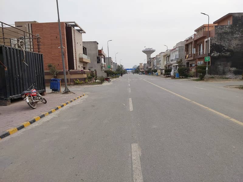 5 MARLA COMMERCIAL CORNER PLOT WITH POSSESSION MAIN 80 FEET ROAD WITH 30 FEET PARKING IN AL KABIR TOWN PHASE 2 CLOCK A 13
