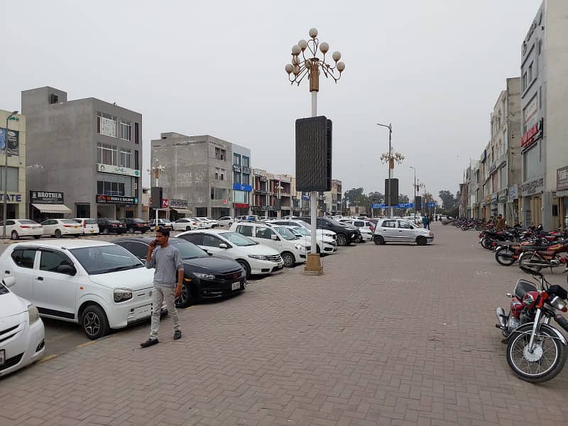 5 MARLA COMMERCIAL CORNER PLOT WITH POSSESSION MAIN 80 FEET ROAD WITH 30 FEET PARKING IN AL KABIR TOWN PHASE 2 CLOCK A 22