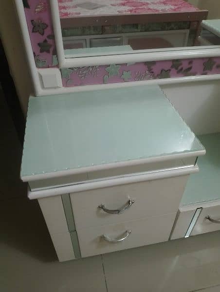bed with dressing table 10