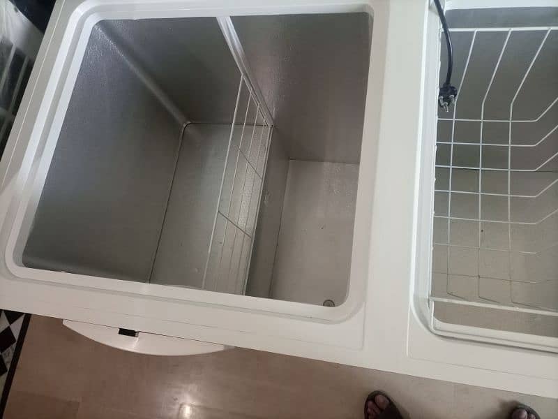 Waves Deep Freezer in a New Condition 2