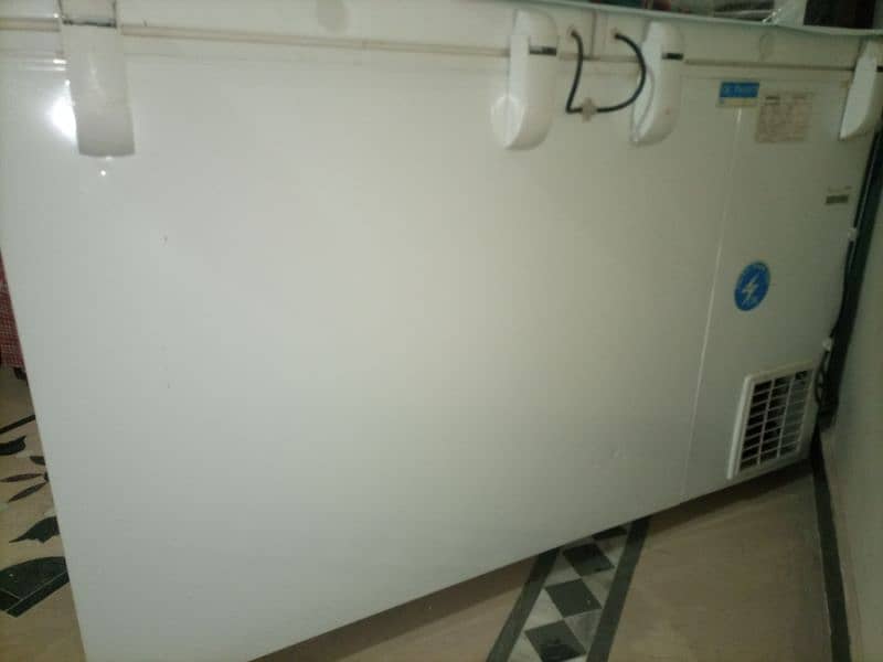 Waves Deep Freezer in a New Condition 5