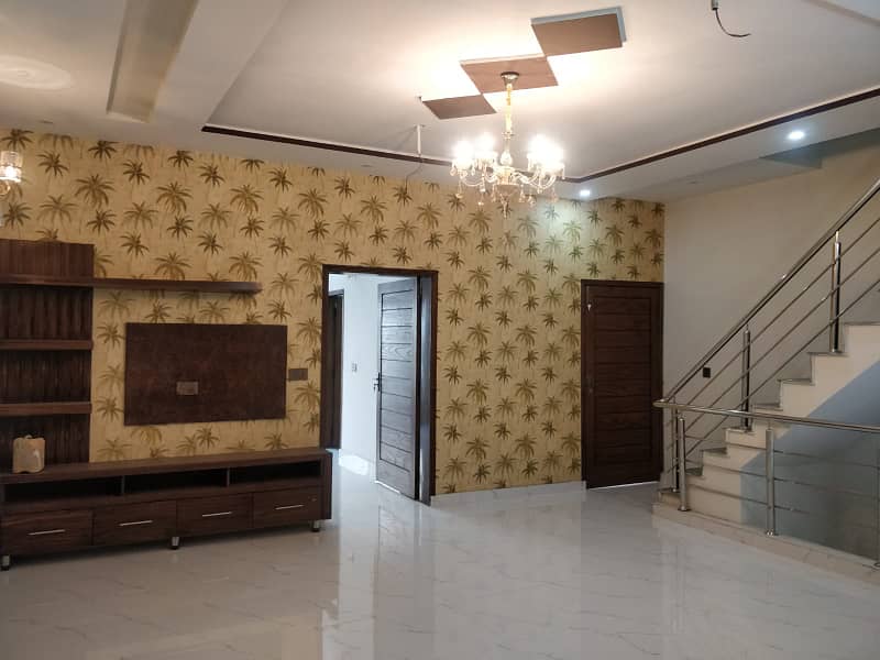 10 Marla Ideal House for Sale in PIA Housing Scheme 1
