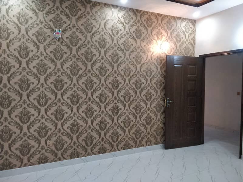 10 Marla Ideal House for Sale in PIA Housing Scheme 20