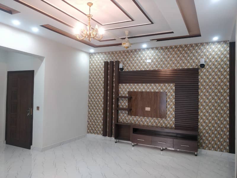 10 Marla Ideal House for Sale in PIA Housing Scheme 21
