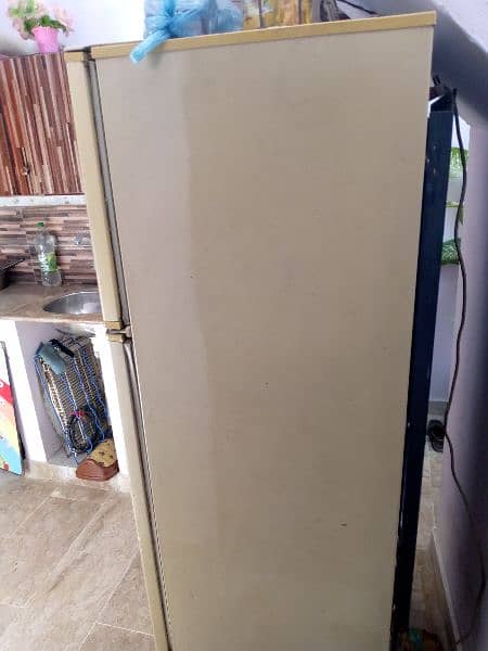pell refrigerator in used condition 4