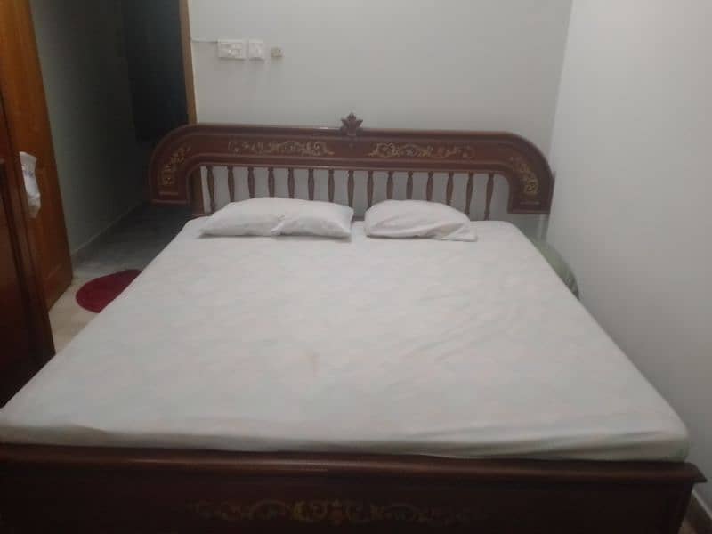 whole wooden king size bed set in affordable price 3
