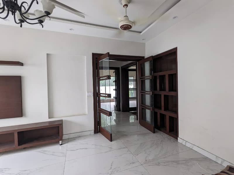 10 MARLA FULL HOUSE AVAILABLE FOR RENT IN DHA PHASE 6 7