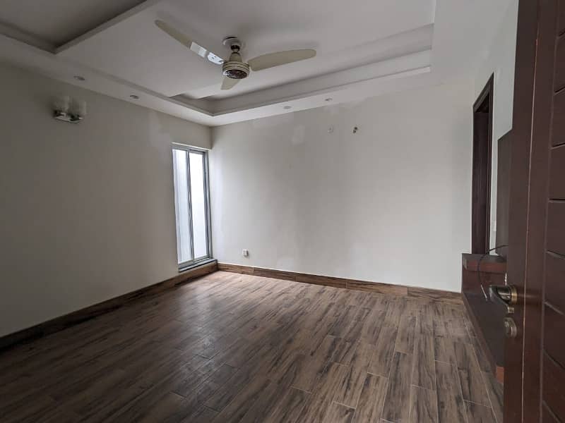 10 MARLA FULL HOUSE AVAILABLE FOR RENT IN DHA PHASE 6 8