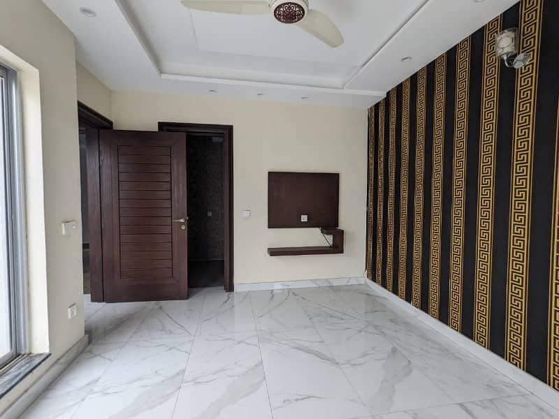 10 MARLA FULL HOUSE AVAILABLE FOR RENT IN DHA PHASE 6 12
