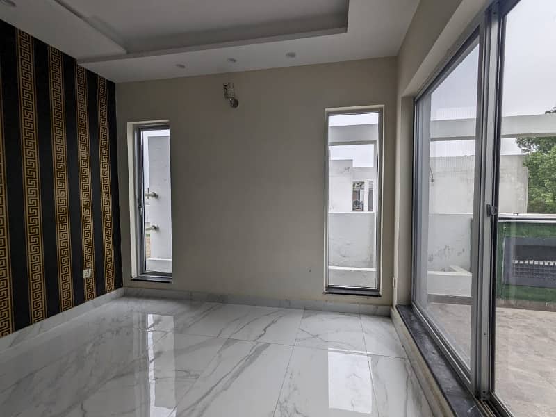 10 MARLA FULL HOUSE AVAILABLE FOR RENT IN DHA PHASE 6 14