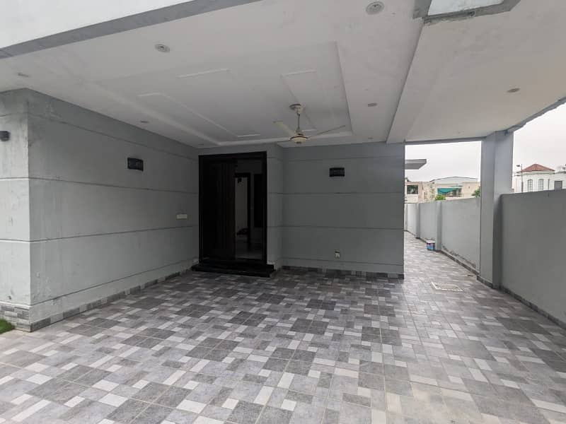 10 MARLA FULL HOUSE AVAILABLE FOR RENT IN DHA PHASE 6 19