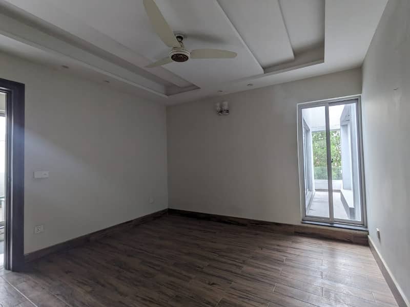 10 MARLA FULL HOUSE AVAILABLE FOR RENT IN DHA PHASE 6 26