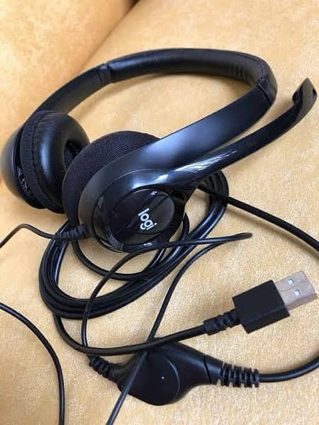 Logitech H390 USB Noise Cancellation Headphone 0