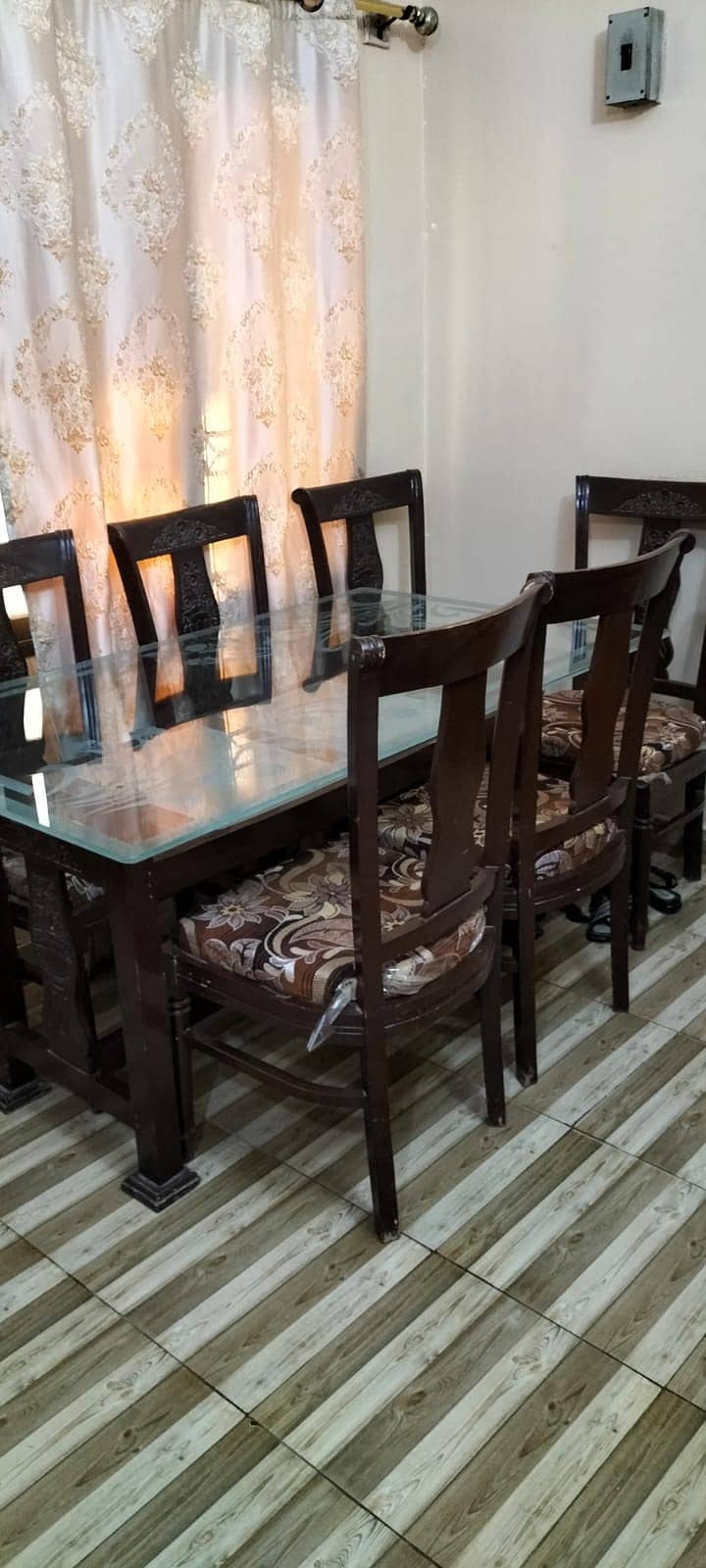 Dining table top glass with 6 chairs. . . excellent condition 5