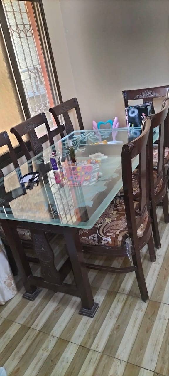 Dining table top glass with 6 chairs. . . excellent condition 9