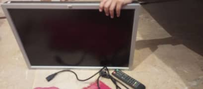 24 inch LCD look brand new