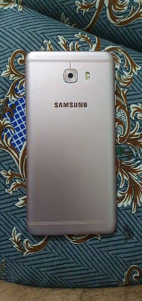 Samsung  C9 Pro 1