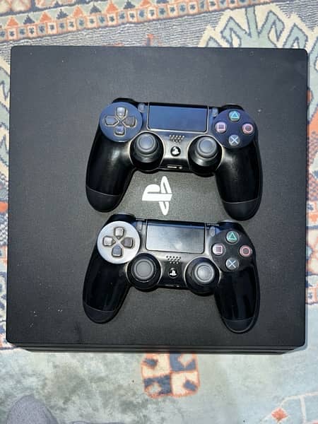 ps4 pro with 2 controllers and 2 games:spiderman and days gone 1