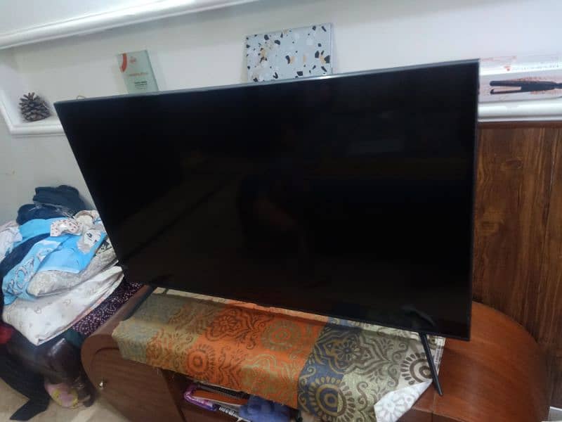 New Au7000 ( 50 ) inch Samsung led 2