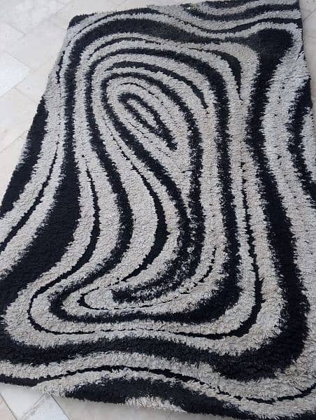 rug (black and white) 0
