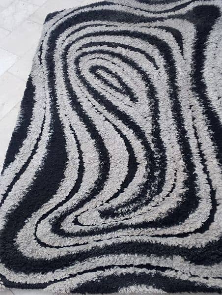 rug (black and white) 1
