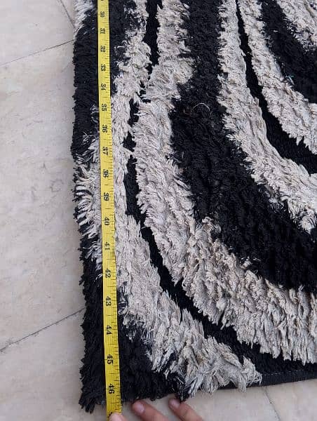 rug (black and white) 3
