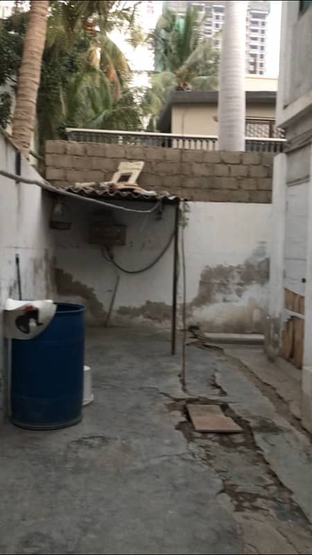 Independent Bungalow in demolish condition available for Sale in Clifton 2