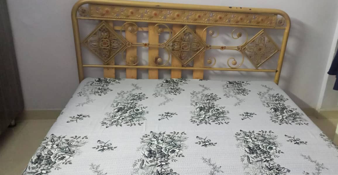 Queen Bed is Available for sale 1