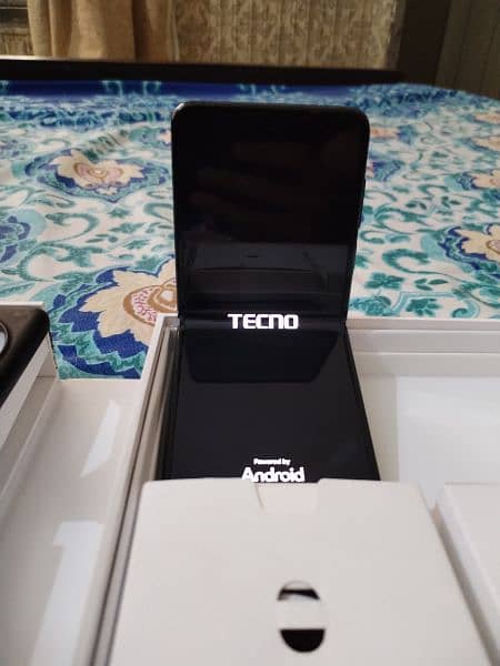 Excellent condition Tecno Phantom V Flip 5G Under warranty Pta approve 0